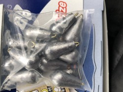 おもりは、パンと針に次いで購入頻度が高いです。根掛かりしなければ良いのですが‥